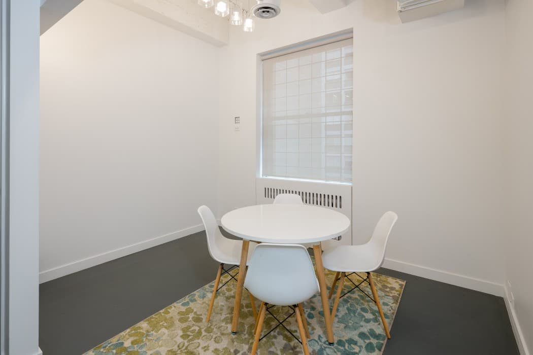 -NjdslIXxS2X1FSneGR6-meeting-room-02.jpg