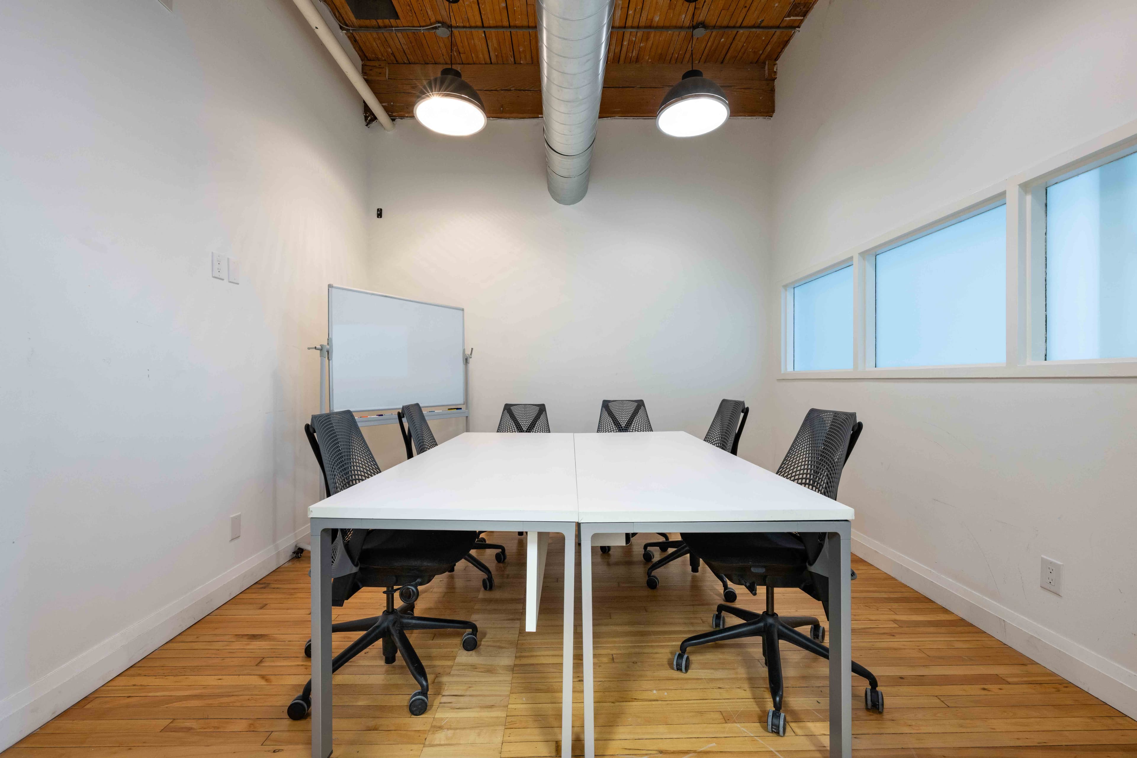 Flexday Suites - 49 Spadina Ave - Image 2